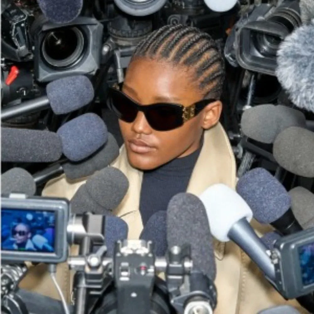 Final Sale! Balenciaga BB0287S 001 Black / Grey Cat Eye Sunglasses